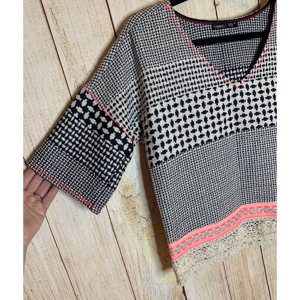 Gypsy05 | Barre Jacquard Box Blouse - Picture 6 of 9